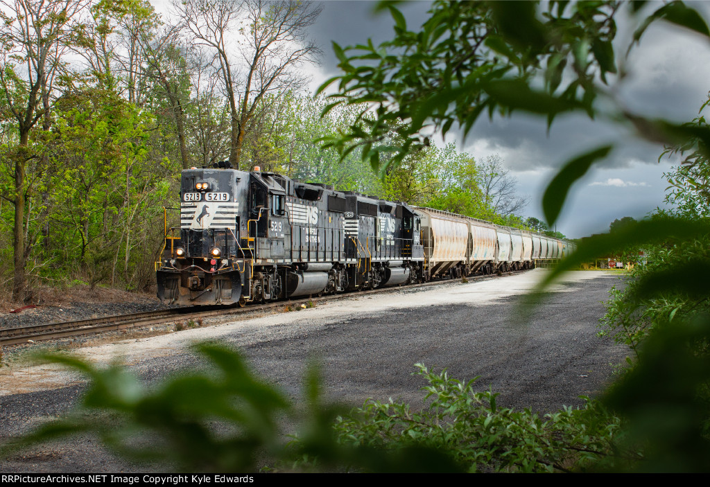 NS GP38-2 #5219 on WPMI-61